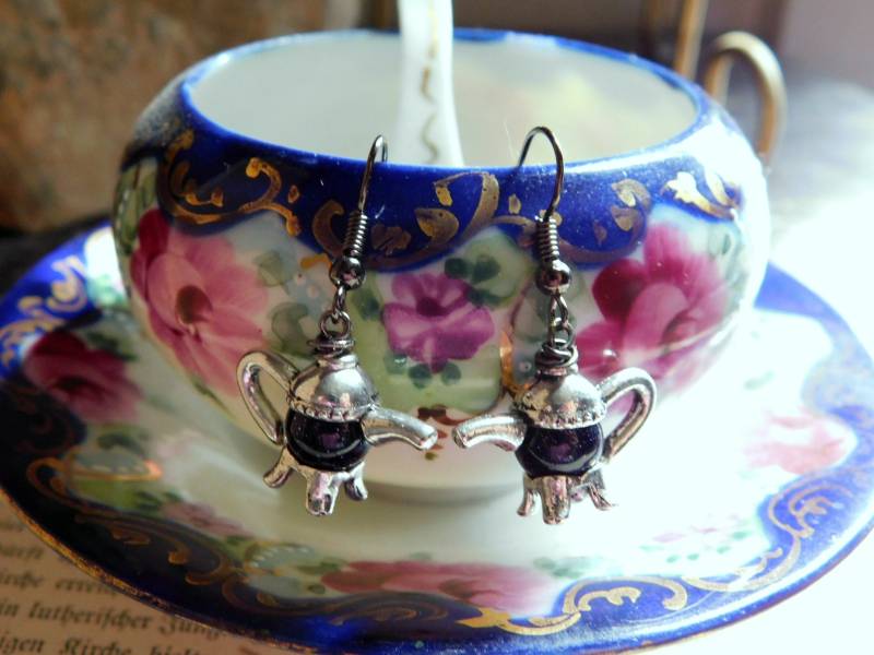 Nachttee. Ohrringe Mit Mint Blauen Goldstein Und Teekanne. #festlicheetsyfundstücke von Chymiera