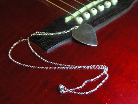 Strummer. 10 K Gold Solid Cast Gitarren - Oder Banjo-Pick Bild Und Sterling Silber Halskette. Geschenk Für Gitarrist, Musiker. Band von Chymiera