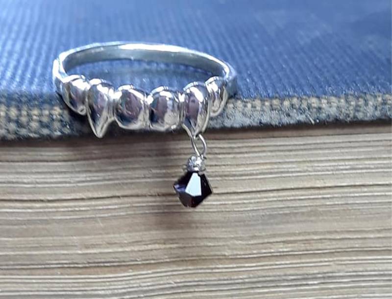 The Einmal Gebissen Vampir Ring. Sterling Silber Zähne Reißzahn Ring Mit Blutstropfen. Handgemacht Handgeschmiedet Gegossen Von Chymiera Auf Etsy von Chymiera
