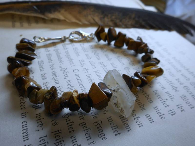 The Sister Hazel Armband. Zierlicher Tigerauge Nuggets & Bergkristall Boho Handgemachter Handwerker Schmuck von Chymiera