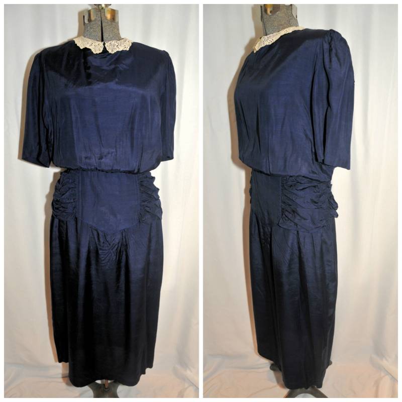 Vintage 40Er 50Er Navy Blue Rayon Flapper Kleid/Lange Midi Länge Metall Reißverschluss, Ge Sammeltes Hüftdetail Größe Small-Med Vintage 40Er 50Er Navy Blue Rayon Flapper Kleid/Lange Midi Länge Metall Reißverschluss, Ge Sammeltes Hüftdetail Größe Small-Med von CicelysCloset