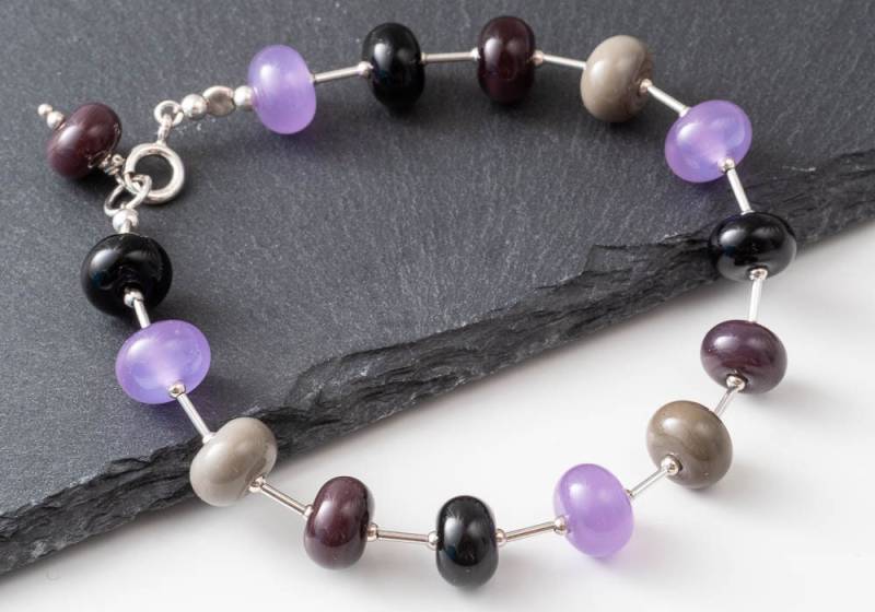Lila-Silbernes Lampwork Armband Lila-Silbernes Lampwork Armband von CielCreations