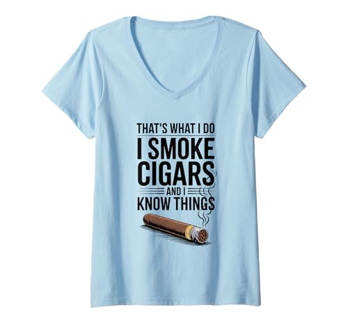 Damen Das Mache ich, ich rauche Zigarren und ich weiß Dinge T-Shirt mit V-Ausschnitt Damen Das Mache ich, ich rauche Zigarren und ich weiß Dinge T-Shirt mit V-Ausschnitt von Cigar Lovers Apparel for the Distinguished Smoker