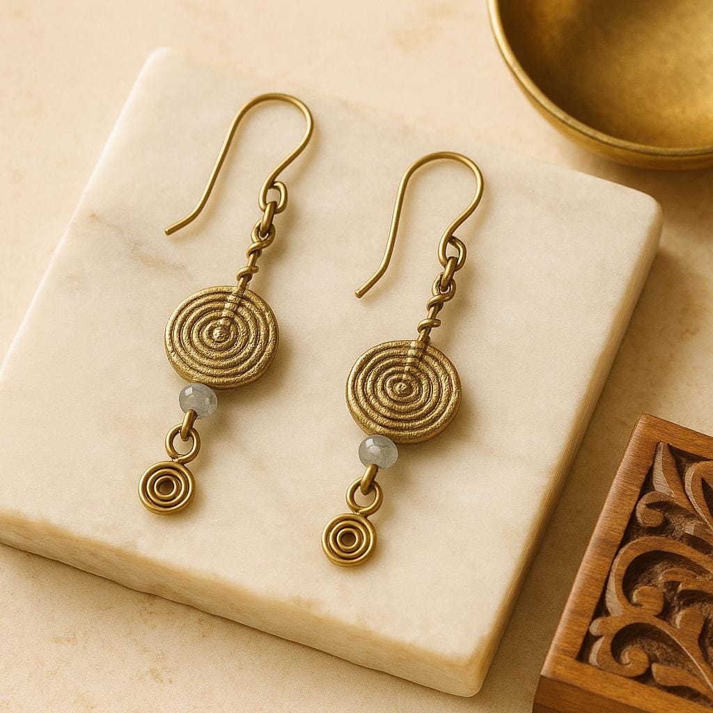 Boho Perlen Ohrringe, Zarte Ohrringe Mit Labradorit Stein, Ethno Gold von CiioBerlin