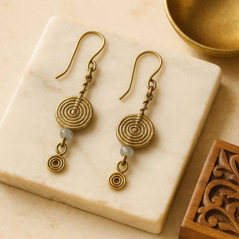 Boho Perlen Ohrringe, Zarte Ohrringe Mit Labradorit Stein, Ethno Gold von CiioBerlin