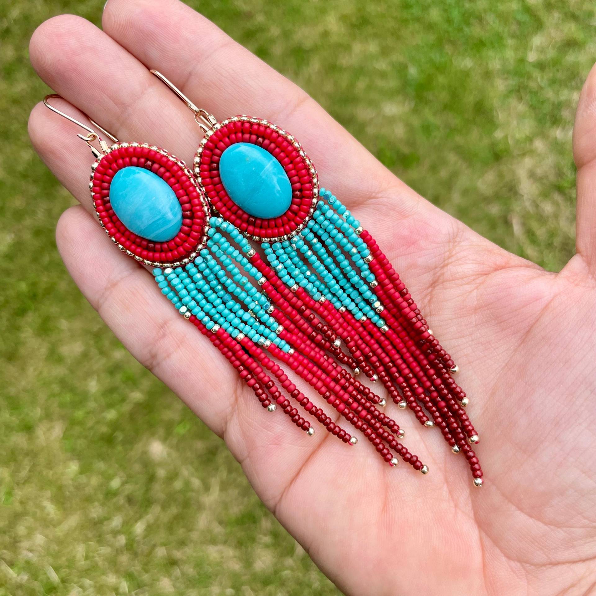 Gestickte Auffällige Rote Unikat Boho Fransenohrringe Perlenohrringe Aus Glasperlen Und Einem Unechten Türkis Polymer Clay Gestickte Auffällige Rote Unikat Boho Fransenohrringe Perlenohrringe Aus Glasperlen Und Einem Unechten Türkis Polymer Clay von Ciliabeads