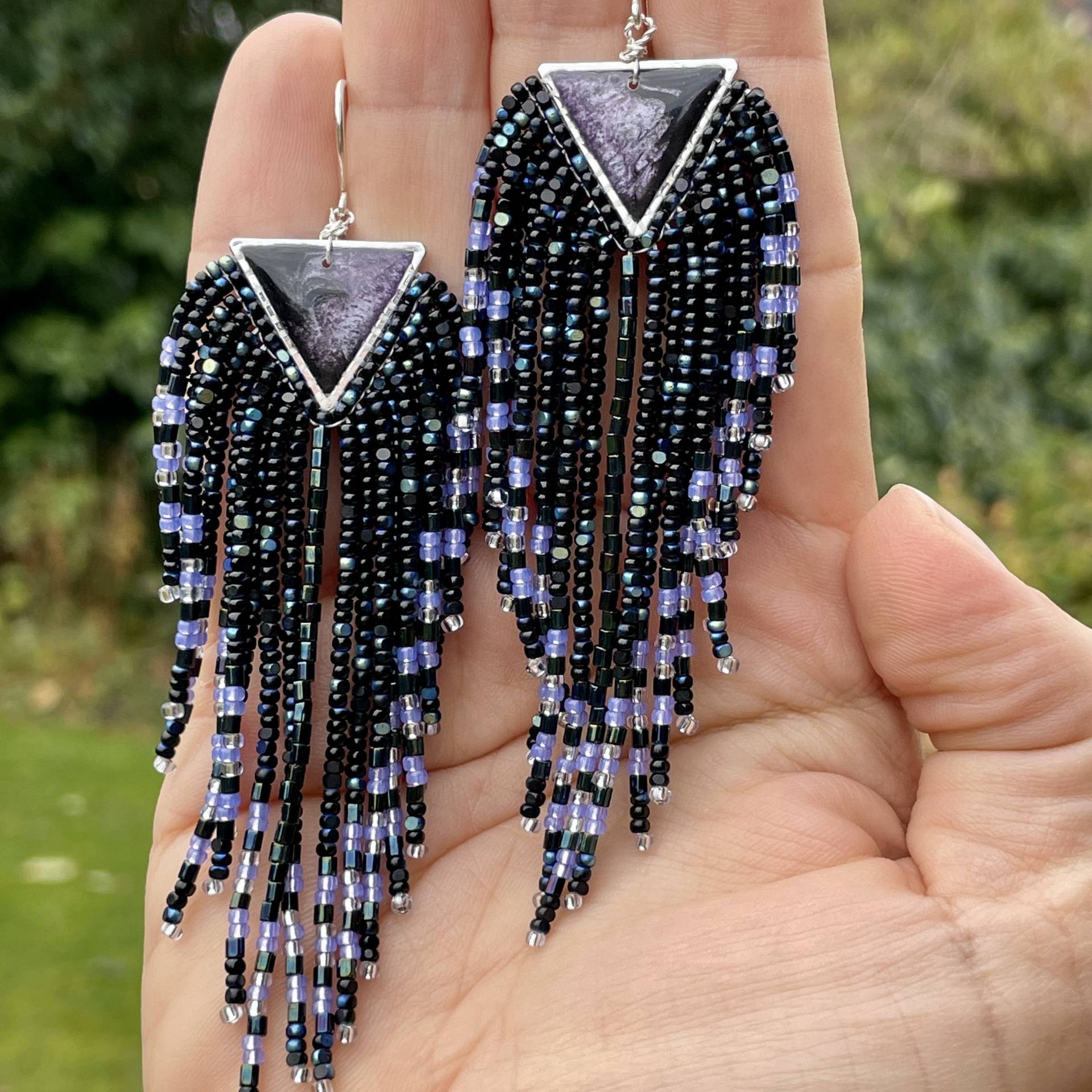 Lange Schwarze Fransen Ohrringe Mit Funkelnden Perlen & Handgefertigtem Resin Verbinder - Elegante Statement An 925 Sterling Silber Lange Schwarze Fransen Ohrringe Mit Funkelnden Perlen & Handgefertigtem Resin Verbinder - Elegante Statement An 925 Sterling Silber von Ciliabeads