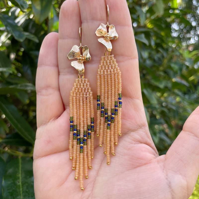 Neutrale Blumen Fransenohrringe Aus Samenperlen Gelb/ Gold/ Blau An Vergoldeten Ohrhaken Neutrale Blumen Fransenohrringe Aus Samenperlen Gelb/ Gold/ Blau An Vergoldeten Ohrhaken von Ciliabeads