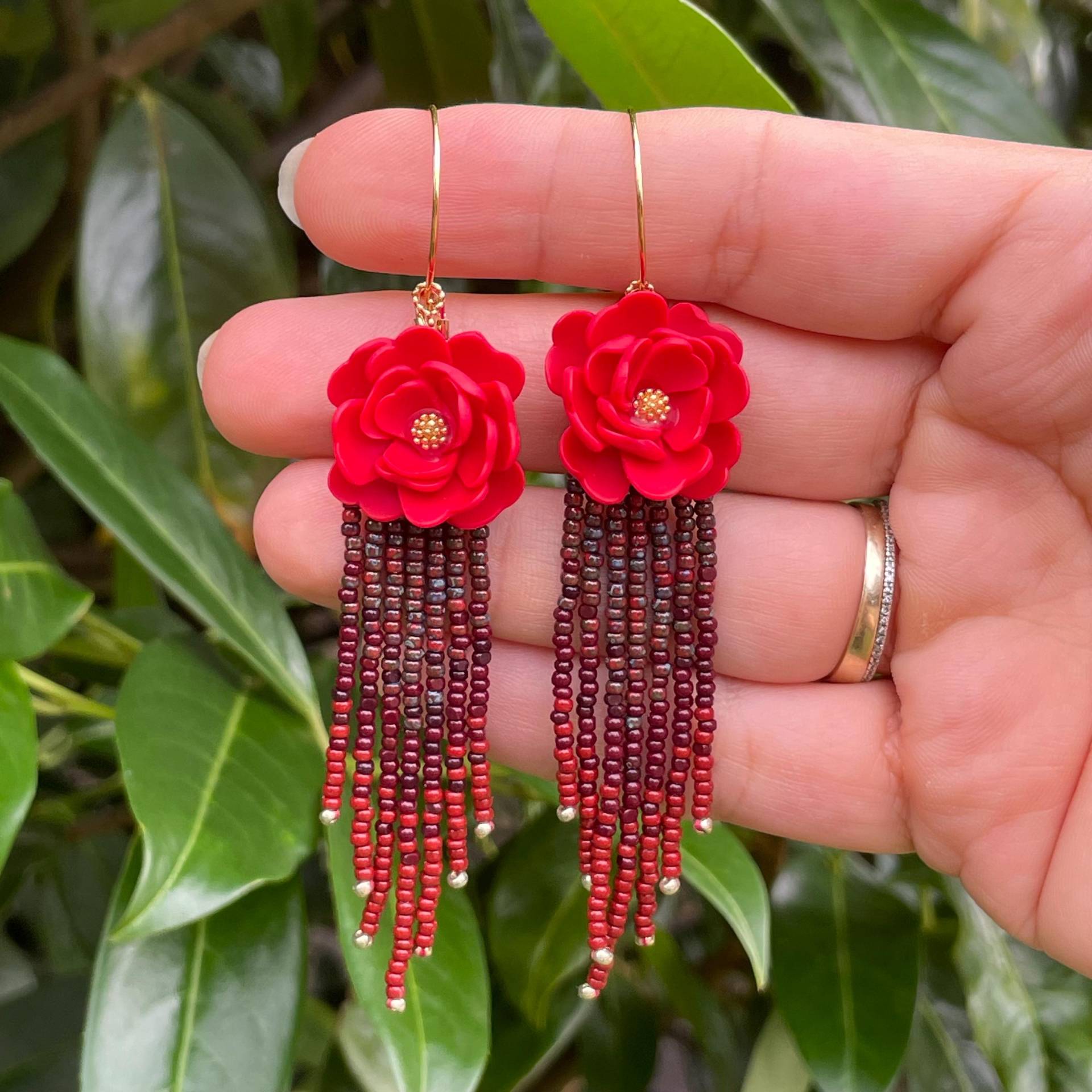 Wechsel/Tausch Boho Blumen Ohrringe Aus Polymer Clay Mit Fransen An Vergoldeter Messing Creole in Auffälligem Rot Wechsel/Tausch Boho Blumen Ohrringe Aus Polymer Clay Mit Fransen An Vergoldeter Messing Creole in Auffälligem Rot von Ciliabeads