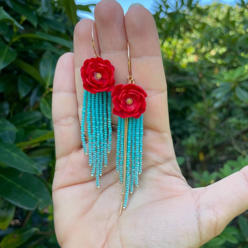 Wechsel/Tausch Boho Blumen Ohrringe Aus Polymer Clay Mit Fransen An Vergoldeter Messing Creole in Auffälliger Rot Türkis Kombination von Ciliabeads