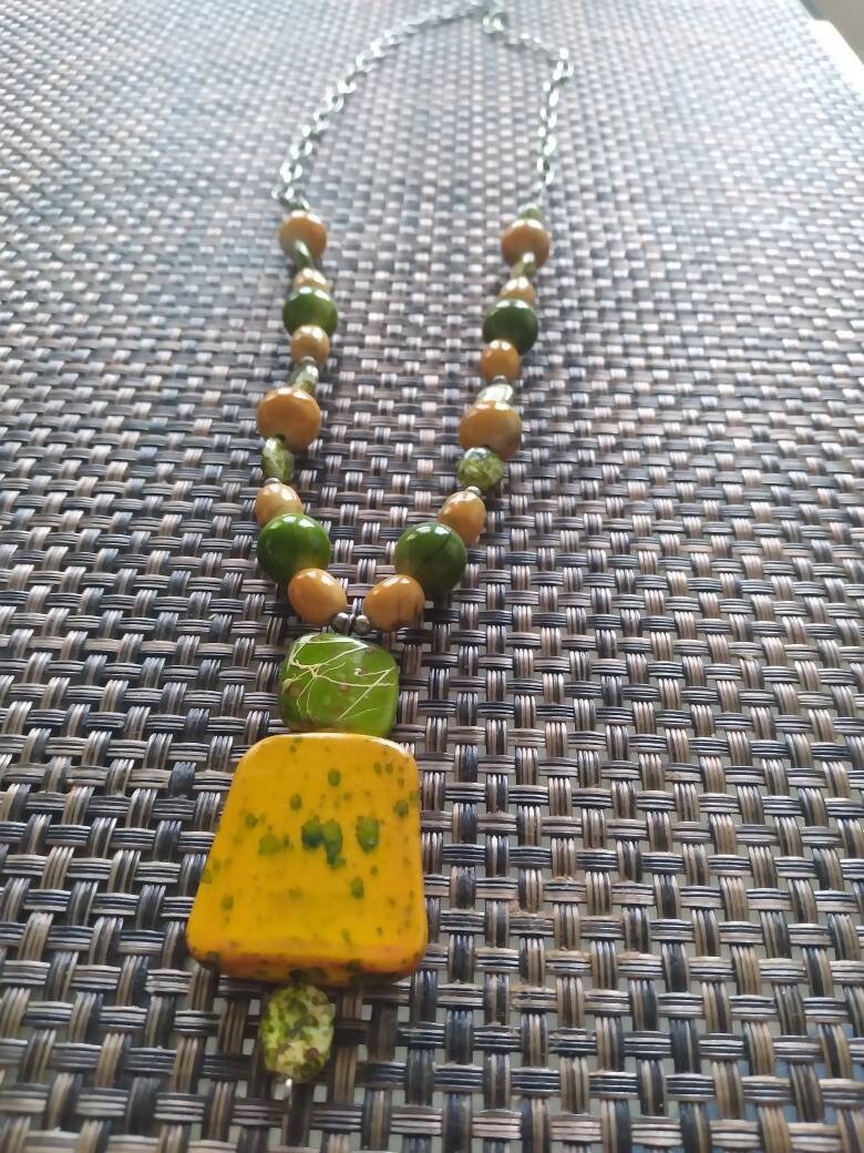 statement Halsketten Set, Gelbe Und Grüne Acrylperlen von CillaArtCreations