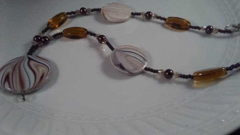 Perlen Acryl Statement Y-Halskette Braun & Silber Modeschmuck von CillaArtCreations