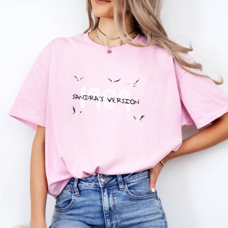 1989 Your Name Version Personalized Concert Shirt Pop Singer 90S Handwritten Style Seagull Customized Teenager Taylor Gift Girl von CincerelyYoursShop