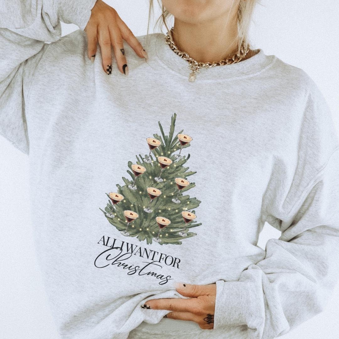 All I Want For Christmas Espresso Martini Tree Bestie Retro Sweatshirt Tini Time Y2K Cocktail Lover Alcohol Gift Mother Aperitifo Santa 90S All I Want For Christmas Espresso Martini Tree Bestie Retro Sweatshirt Tini Time Y2K Cocktail Lover Alcohol Gift Mother Aperitifo Santa 90S von CincerelyYoursShop