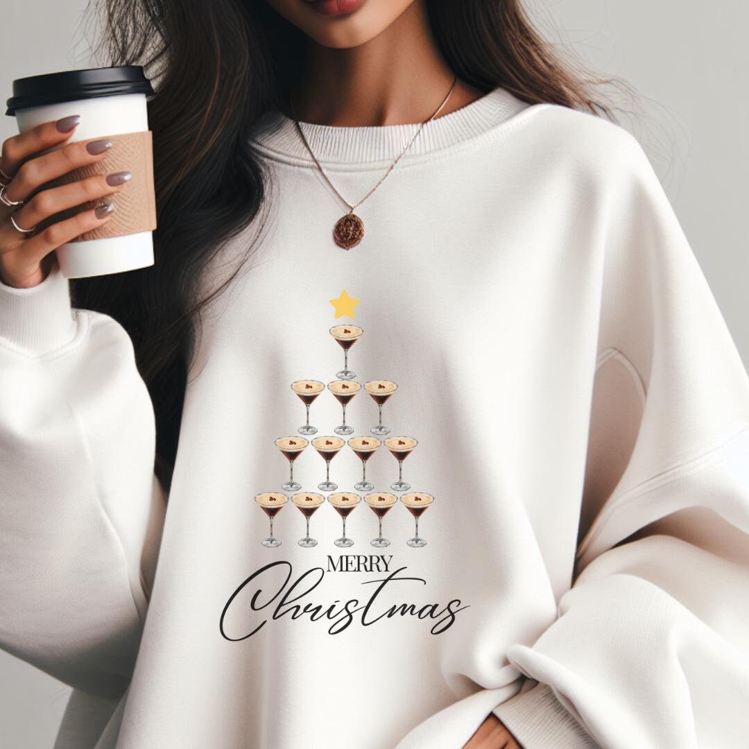 All I Want For Christmas Espresso Martini Tree Bestie Retro Sweatshirt Tini Time Y2K Cocktail Lover Alcohol Gift Mother Aperitifo Santa 90S von CincerelyYoursShop