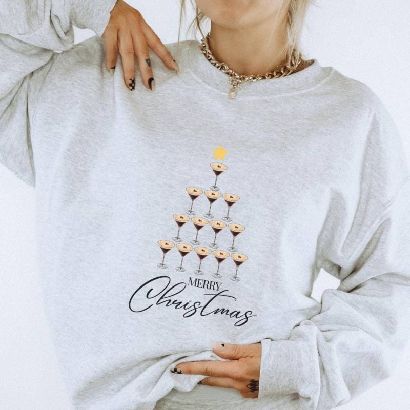 All I Want For Christmas Espresso Martini Tree Bestie Retro Sweatshirt Tini Time Y2K Cocktail Lover Alcohol Gift Mother Aperitifo Santa 90S von CincerelyYoursShop