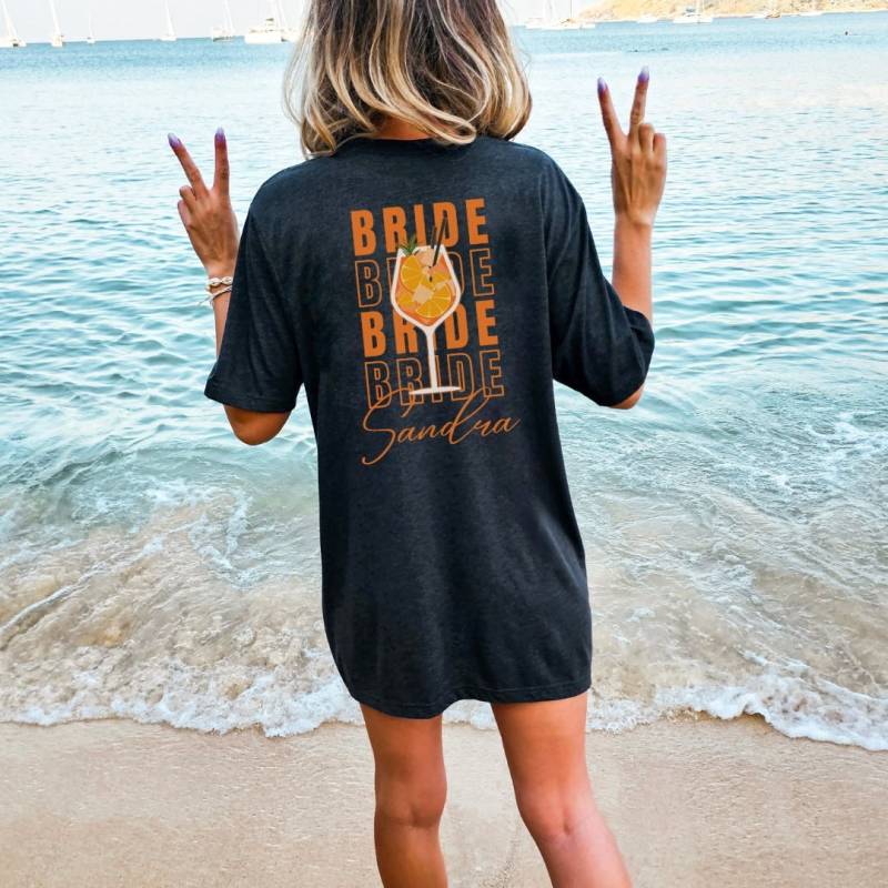 Aperol Spritz Bride Personalized Jga Date Name T-Shirt Backprint Shirt Y2K Holy Aperoli Vintage Alcohol Gift Aperitifo Aperol Spritz Bride Personalized Jga Date Name T-Shirt Backprint Shirt Y2K Holy Aperoli Vintage Alcohol Gift Aperitifo von CincerelyYoursShop