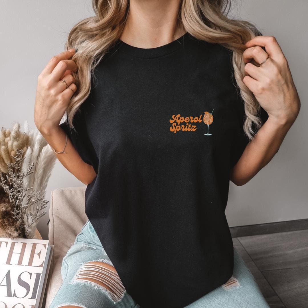 Aperol Spritz Is Always The Answer Retro Aesthetic Pocket Print Cocktail Shirt Y2K Holy Aperoli Vintage Alcohol Gift Aperitifo von CincerelyYoursShop