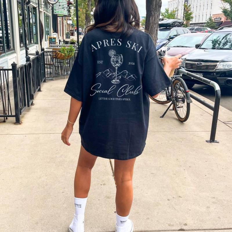 Apres Ski Social Club Party Shirt Aperol 2024 Oversized Back Print Aspen Vacation Group Girls-Trip Personalized Boys Trip Group Shirt Winter von CincerelyYoursShop