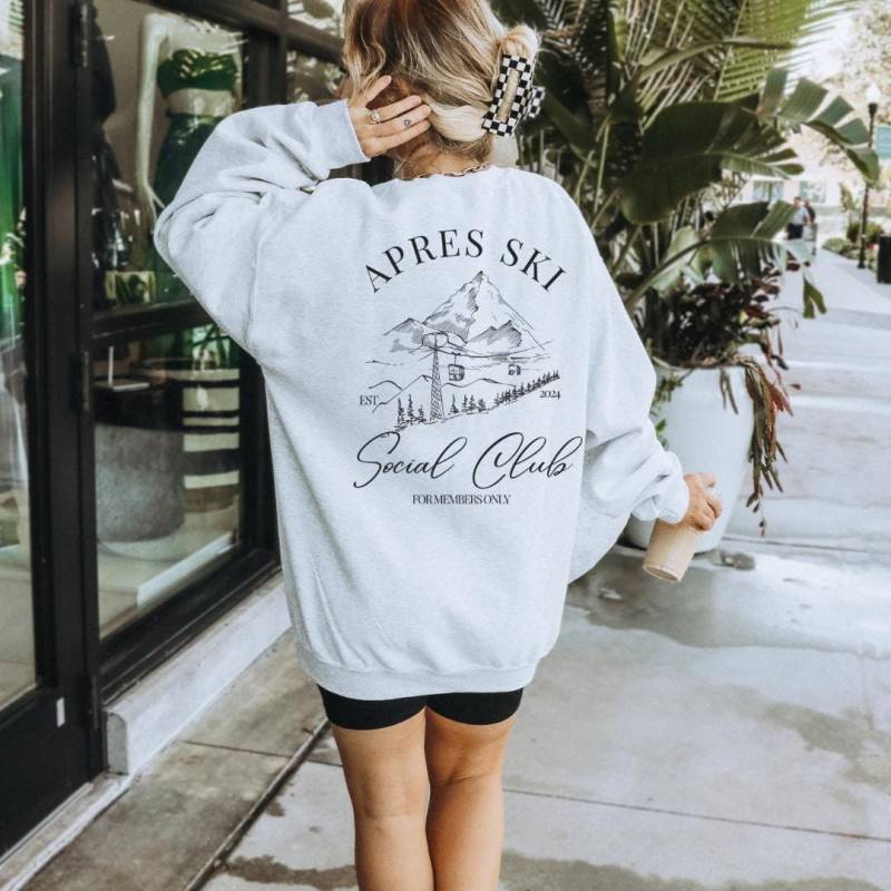 Apres Ski Social Club Party Sweatshirt 2024 Oversized Back Print Boys Group Jga Girls-Trip Bachelor Personalized Vacay Sweater von CincerelyYoursShop