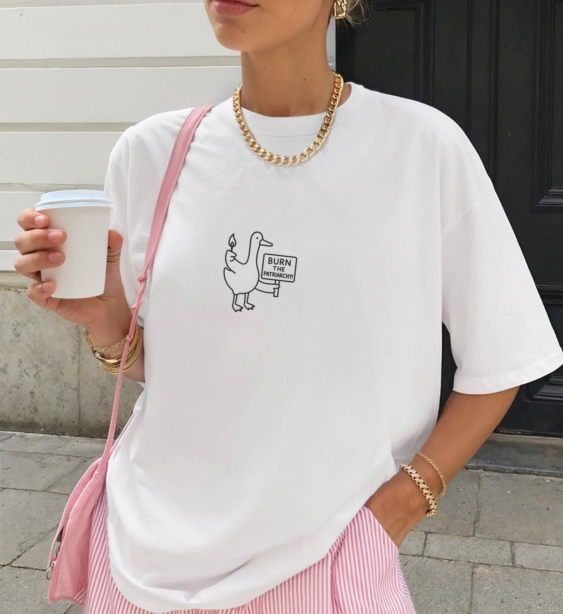 Burn Patriarchy Goose T-Shirt Funny Feminist Duck Shirt Political Y2K Doodle Graphic Top Feminism Slogan Clothing Gift Women 90S Line Art von CincerelyYoursShop