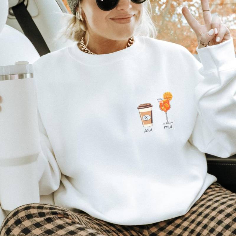 Coffee Am Aperol Spritz Pm Funny Meme Pocket Print Coffee Lover Retro 90S Hoodie Y2K Holy Aperoli Vintage Alcohol Gift Aperitifo von CincerelyYoursShop