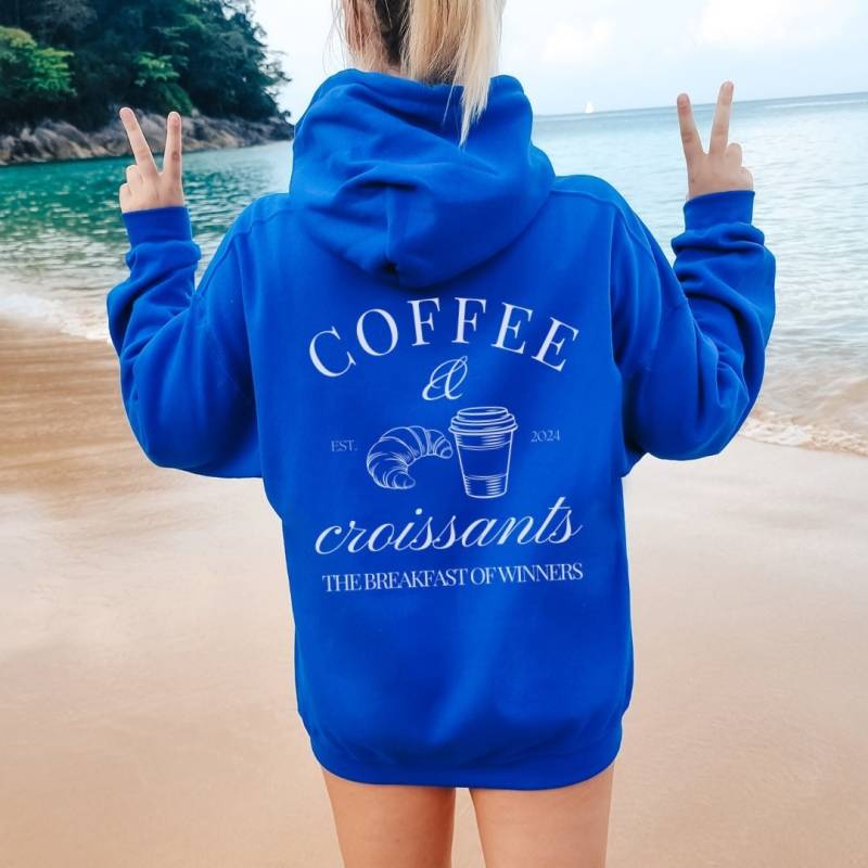 Coffee & Croissants The Breakfast Of Winners Y2K Hoodie Lover Retro Food Mothers Day Gift 90S Graphic Student Wellness von CincerelyYoursShop