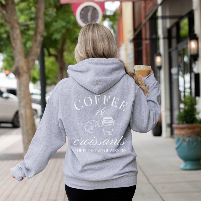 Coffee & Croissants The Breakfast Of Winners Y2K Hoodie Lover Retro Food Mothers Day Gift 90S Graphic Student Wellness von CincerelyYoursShop