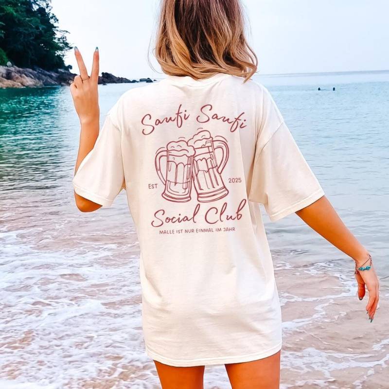 Saufi Social Club Cocktail Party Shirt Malle 2025 Oversized Back Print Mallorca Holiday Group Jga Girls Trip Personalized Beer von CincerelyYoursShop