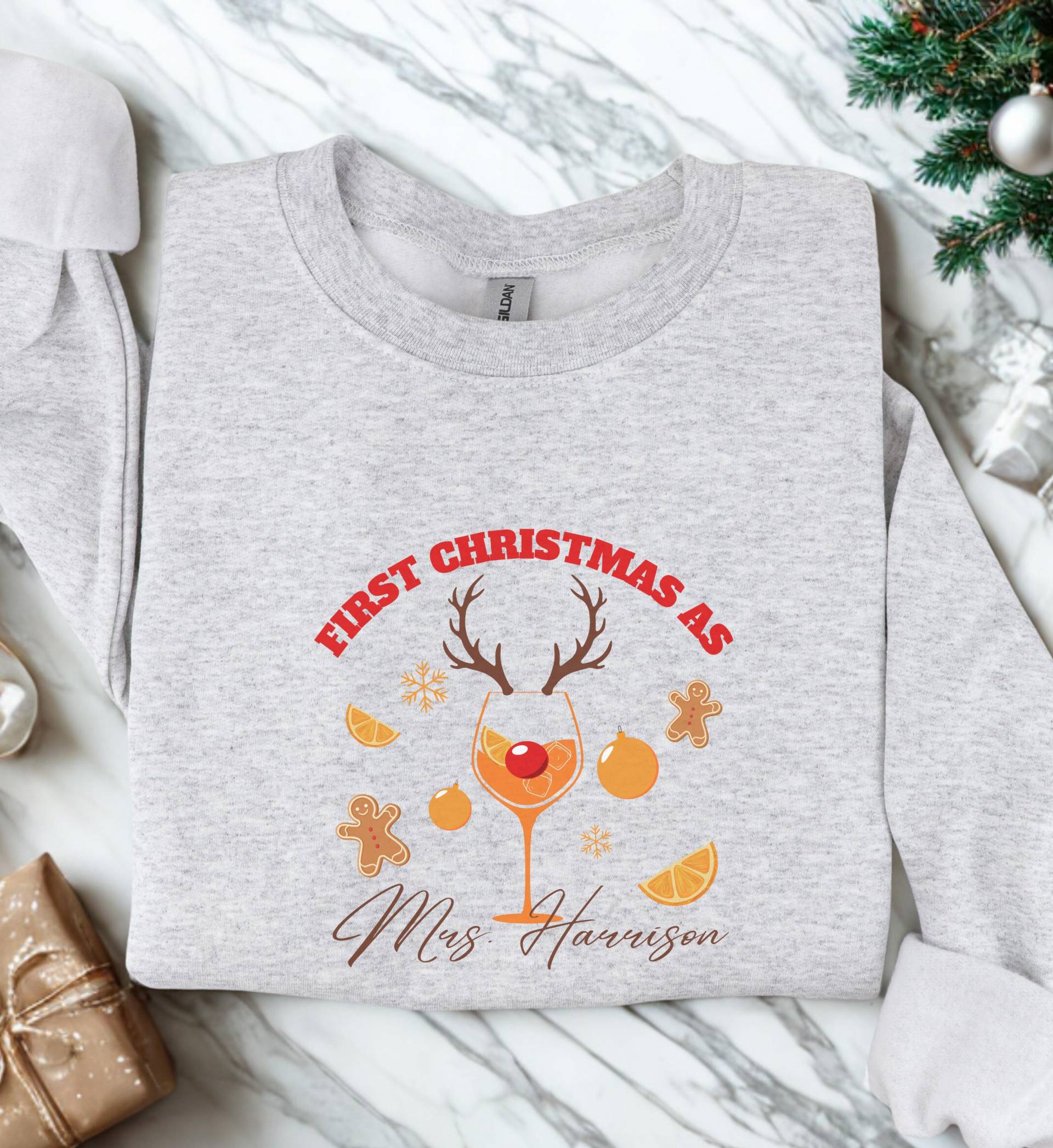 Custom Aperol Spritz Christmas Sweatshirt Personalized Text Holiday Cocktail Sweater Funny Party Gift Italian Aperitif Lover Top Bestie von CincerelyYoursShop