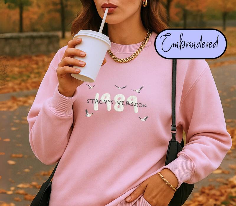 Custom Embroidered Sweatshirt 1989 Version Retro Aesthetic Music Gift Concert Outfit Cozy Oversized Crewneck Fan Merch Unisex Pullover Name von CincerelyYoursShop