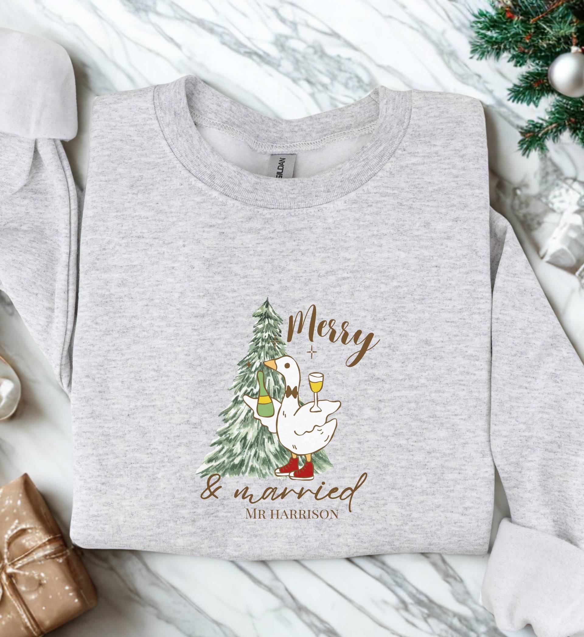Custom Merry & Married Groom Goose Christmas Sweatshirt Funny Unhinged Newlywed Matching Couple Personalized Name Holiday Gift Sweater Y2K von CincerelyYoursShop