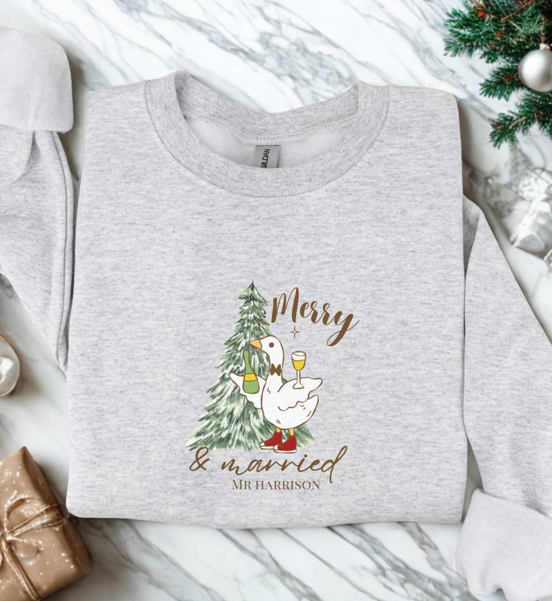 Custom Merry & Married Groom Goose Christmas Sweatshirt Funny Unhinged Newlywed Matching Couple Personalized Name Holiday Gift Sweater Y2K von CincerelyYoursShop