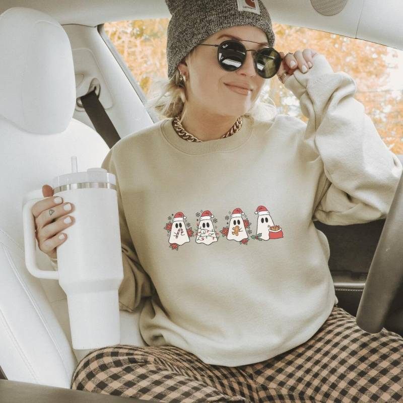 Cute Christmas Ghost Retro Sweatshirt Gift Y2K Holiday Winter Family Vintage Cozy Ugly Sweater Unisex 90S Pinterest Gingerbread Man Cookies von CincerelyYoursShop