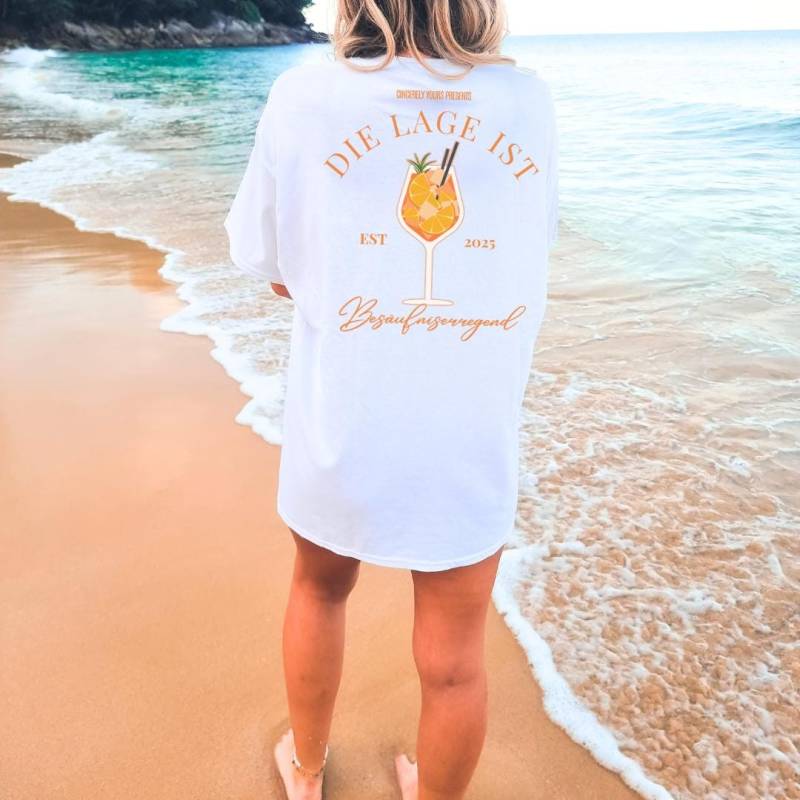 Die Lage Ist Besäufniserregend Aperol Spritz Party Shirt Malle 2025 Unisex Cocktail Back Mallorca Holiday Group Jga Girls Trip Personalized von CincerelyYoursShop