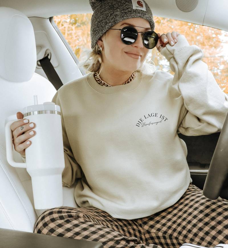 Die Lage Ist Besäufniserregend Personalized Apres Ski Sweater Custom Group Trip Party Crew Matching Snow Winter Mountain Vacation Skiers von CincerelyYoursShop