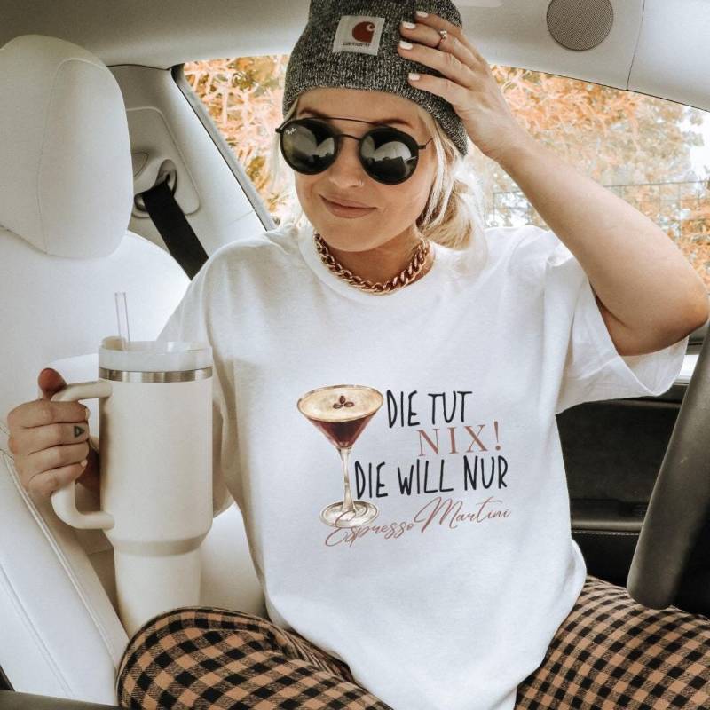 Die Tut Nix Die Will Nur Espresso Martini Mädels Trip Personalized Shirt Tini Time Malle Y2K Cocktail Lover Gift Aperitifo Party Crew von CincerelyYoursShop