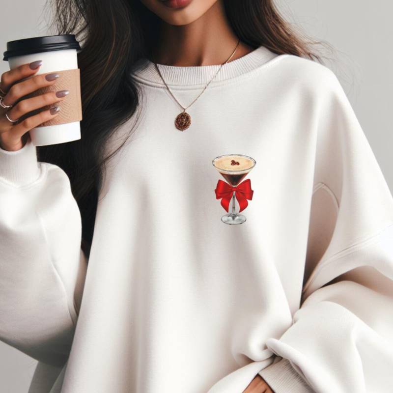 Espresso Martini Red Bow Pocket Print Bestie Retro Sweatshirt Tini Time Y2K Cocktail Lover Alcohol Gift Mother Aperitifo Santa 90S Funny Mom von CincerelyYoursShop