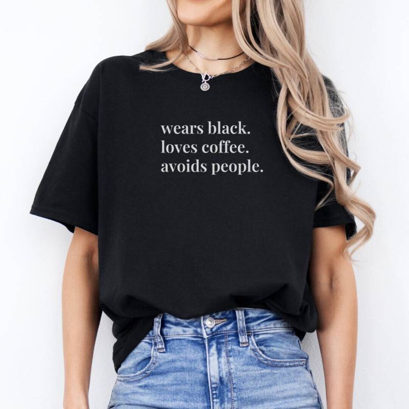 Funny Quote Shirt Introvert Person Gift Wears Black Sweater Coffee Lover Introverted T-Shirt Avoids People It Coder Sweatshirt Programmer von CincerelyYoursShop