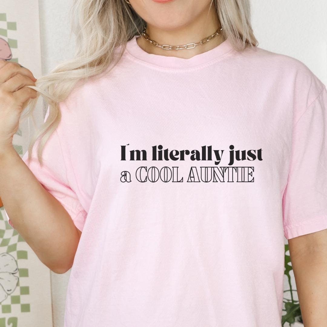 I Am Literally Just A Cool Auntie Club Retro T-Shirt Pregnancy Reveal Gift For Aunt To Be Baby Shower Sister College Style Y2K von CincerelyYoursShop