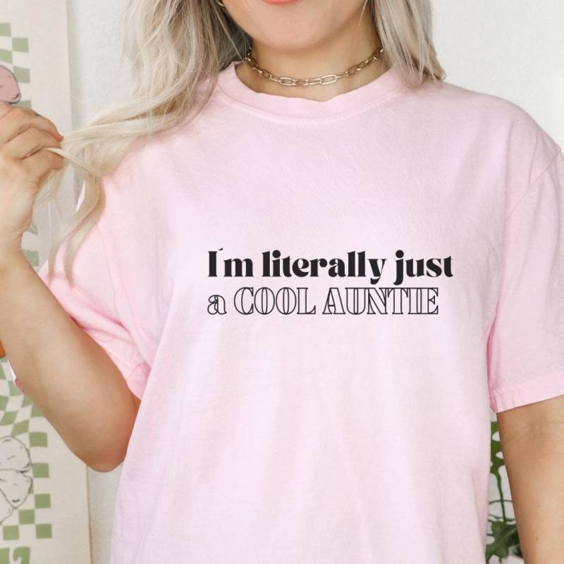 I Am Literally Just A Cool Auntie Club Retro T-Shirt Pregnancy Reveal Gift For Aunt To Be Baby Shower Sister College Style Y2K von CincerelyYoursShop
