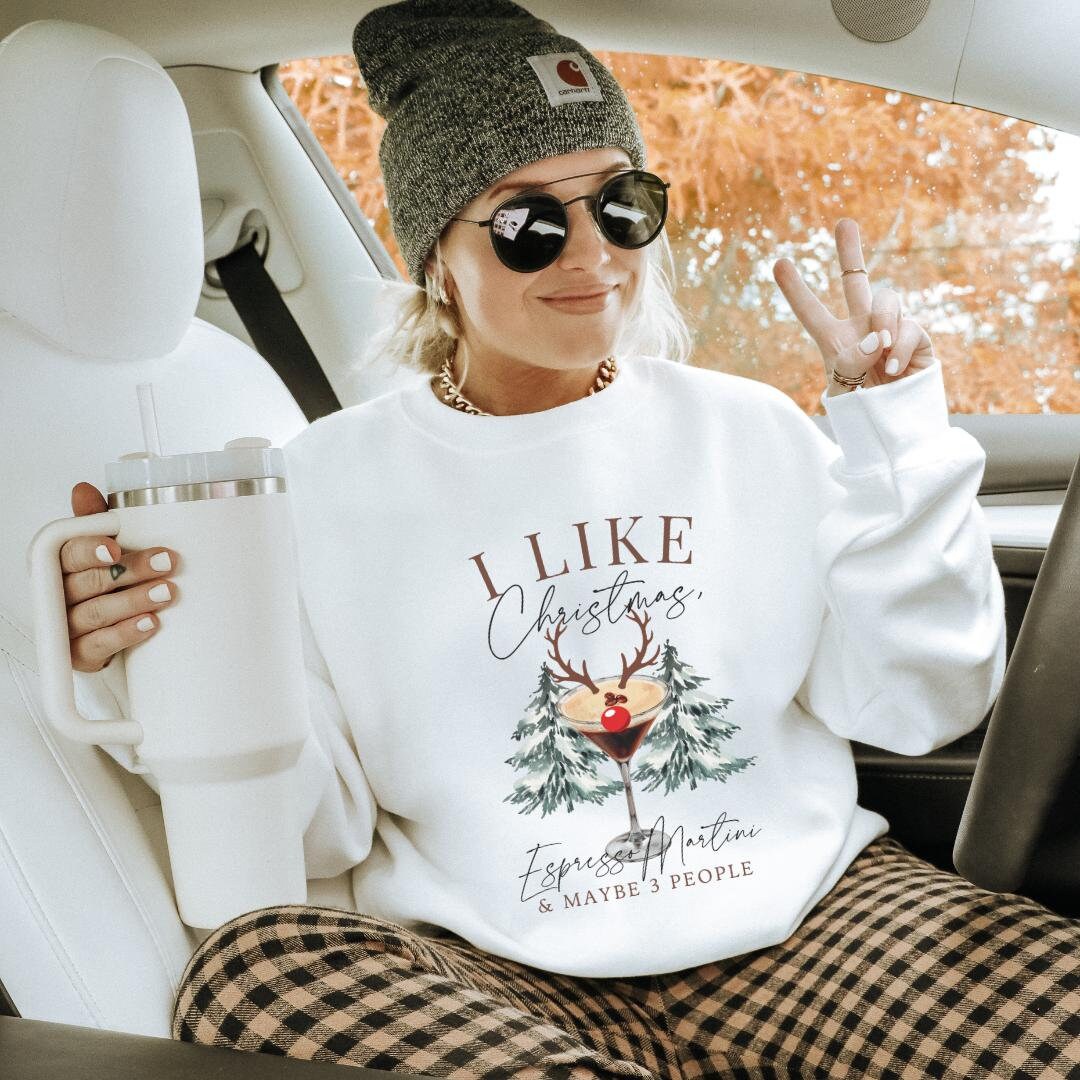 I Like Christmas Espresso Martini & Maybe 3 People Funny Crew Sweatshirt Retro Pullover Mother Y2K Cocktail Lover Gift Aperitifo 90S Xmas von CincerelyYoursShop