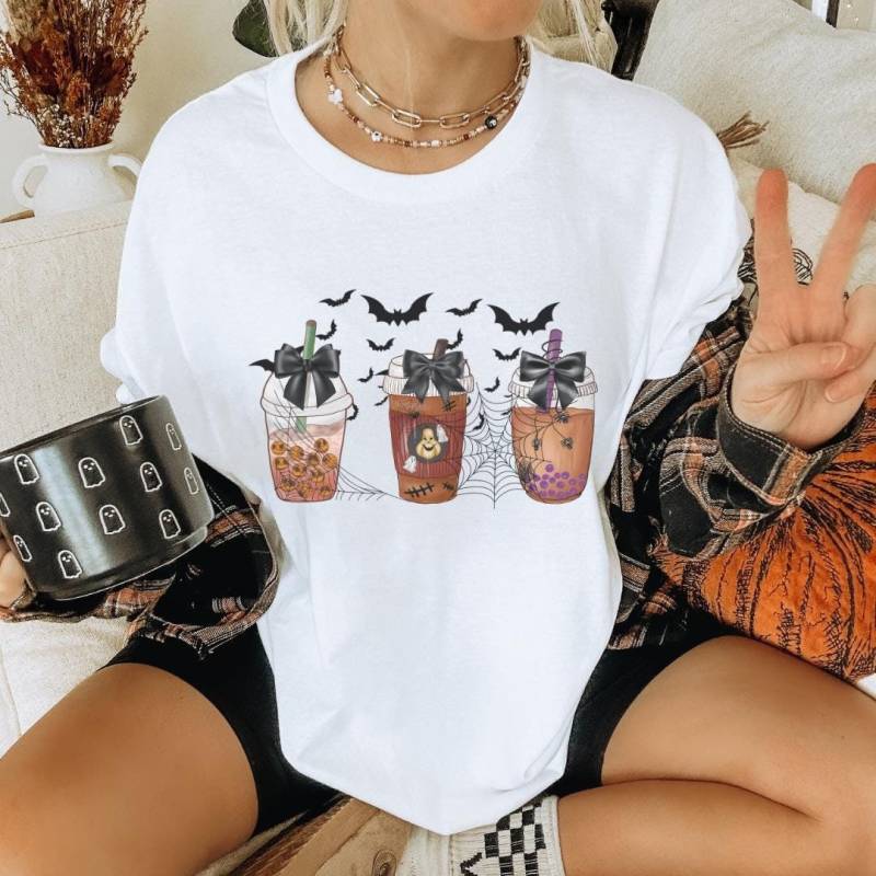 Iced Coffee Lover Halloween Pumpkin Spice Latte Shirt Retro Aesthetic Fall Y2K Gift Autumn Espresso Bat 90S Bow Style Unhinged von CincerelyYoursShop