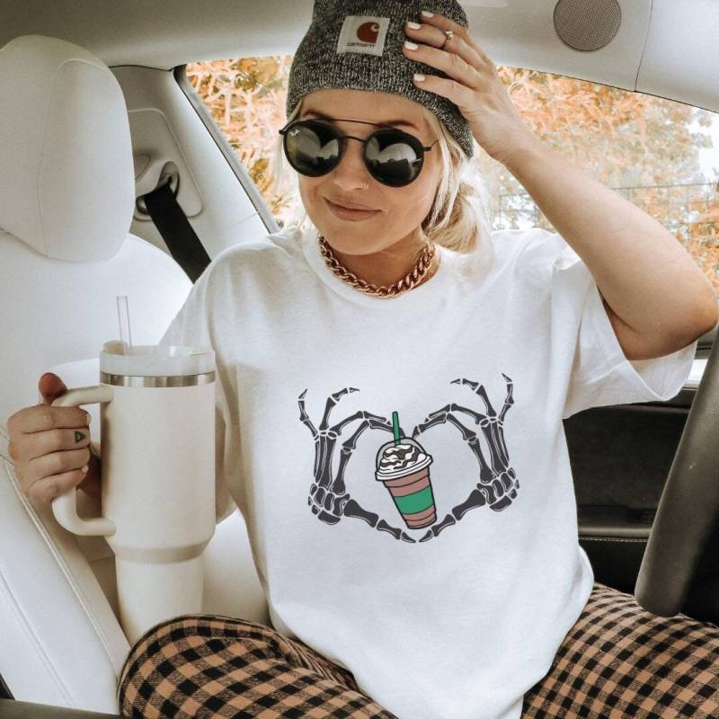 Iced Coffee Lover Skeletion Hands Heart Halloween Shirt Retro Aesthetic Fall Y2K Gift Autumn Espresso 90S To Go Mother von CincerelyYoursShop
