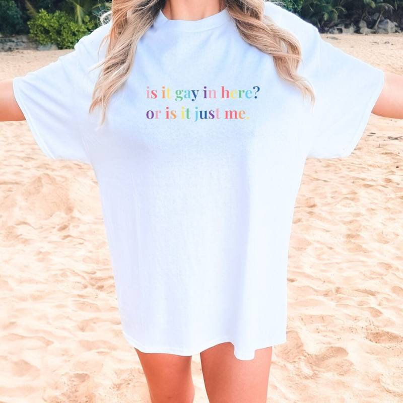 Is It Gay in Here Or Is Just Me Funny Quote Lgbqt Shirt Pride Month Oversized Unisex Lgbt Rainbow Color Retro Gay Trendy 90S von CincerelyYoursShop
