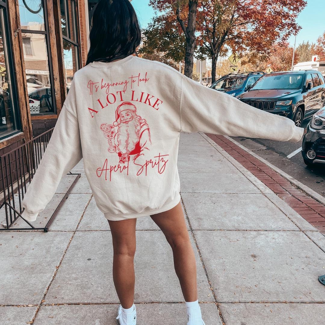 It S Beginning To Look A Lot Like Aperol Spritz Party Sweatshirt Christmas Back Print Holidays Group Vacay Girls-Trip Office Party 90S Shirt von CincerelyYoursShop