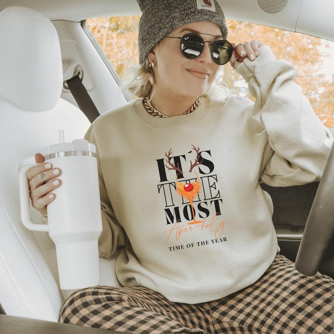 Its The Most Aper-Holy Time Of Year Christmas Crew Sweatshirt Aperol Spritz Retro Pullover Mother Y2K Cocktail Lover Gift Aperitifo 90S von CincerelyYoursShop
