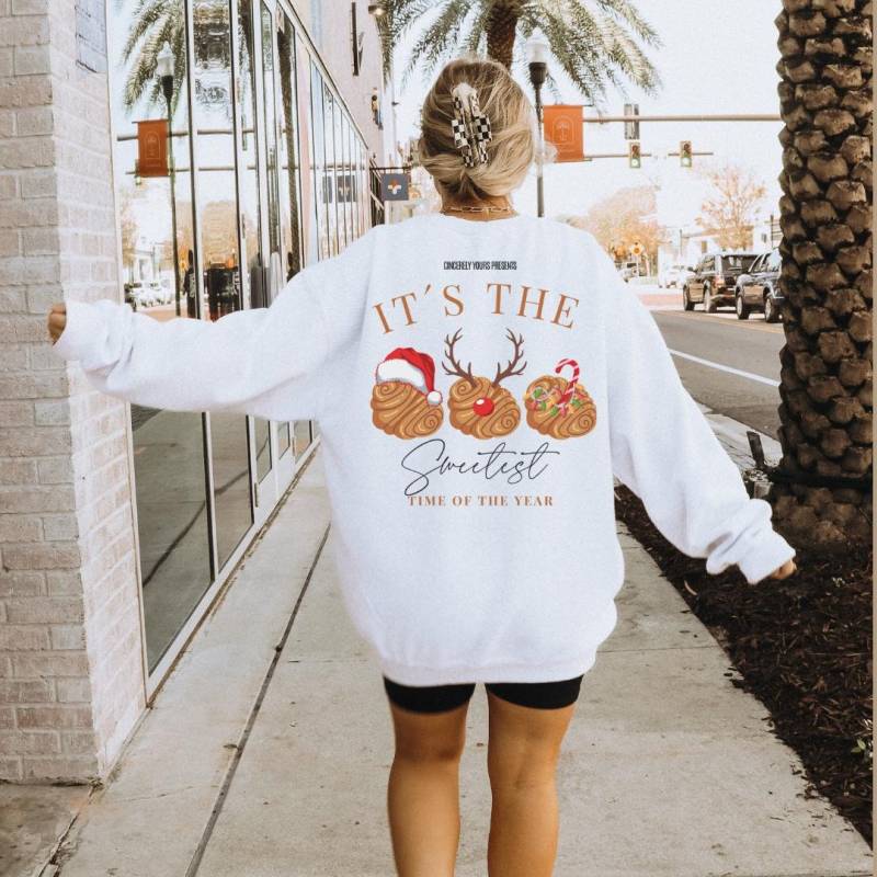 Its The Sweetest Time Of Year Franzbrötchen Christmas Sweatshirt Breakfast Lover Hamburg Food Mother Gift 90S Graphic Back Print Y2K von CincerelyYoursShop