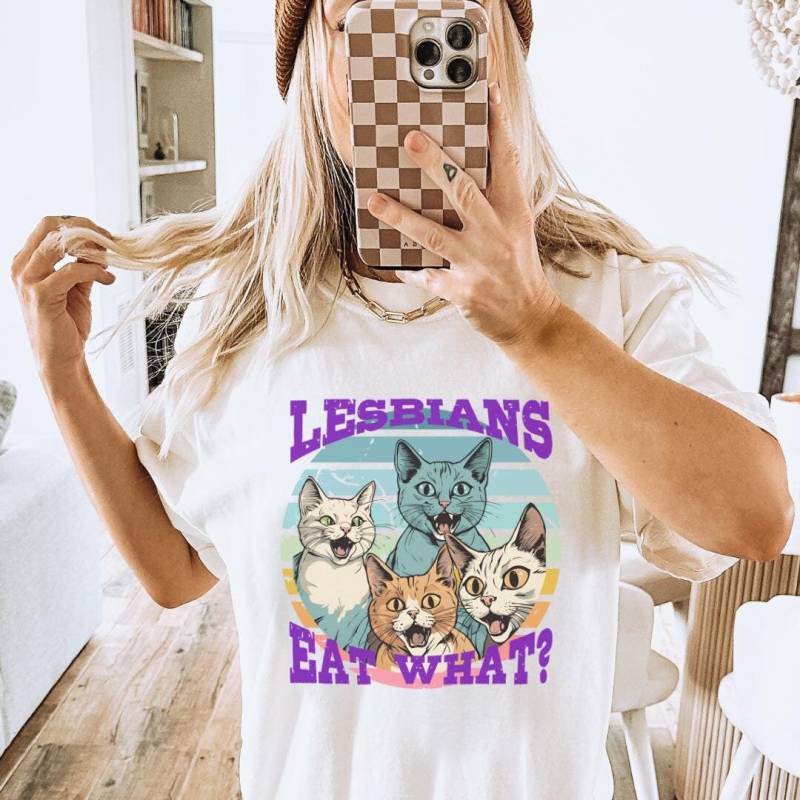 Lesbians Eat What Funny Lesbian Pride Shirt 90S Lgbtq Cat Lover Rainbow Feminism Gift Gay Pink Y2K Silly Meme Girl Unhinged Shirt von CincerelyYoursShop
