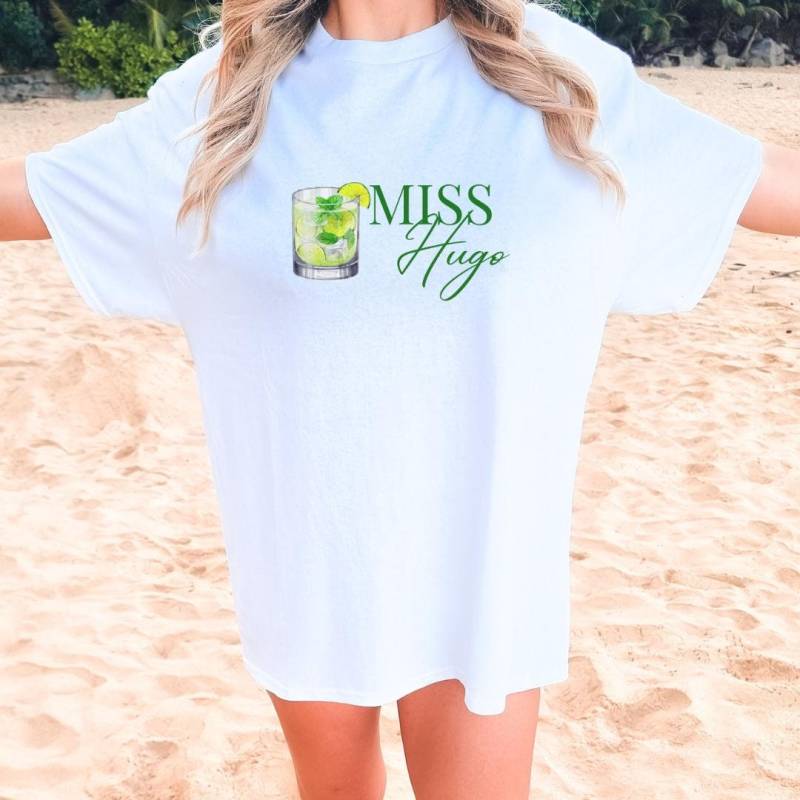 Miss Hugo Retro Aesthetic T-Shirt Cocktail Shirt Y2K Student Party Vintage Alcohol Gift Bestie Aperitifo Retro Mother Birthday Girl 90S von CincerelyYoursShop